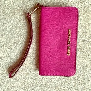 Michael Kors smartphone wallet